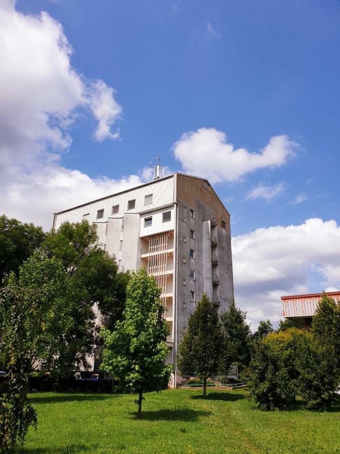 Summer Residence Hostel Ljubljana Exterior photo